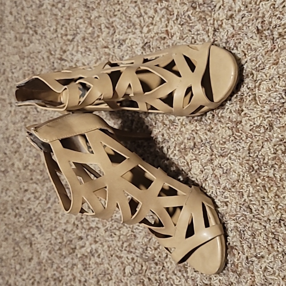 Women's high heel shoes with zipper in back